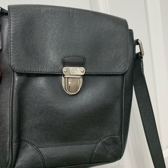 Authentic Louis Vuitton Crossbody Bag - Picture 2 of 8